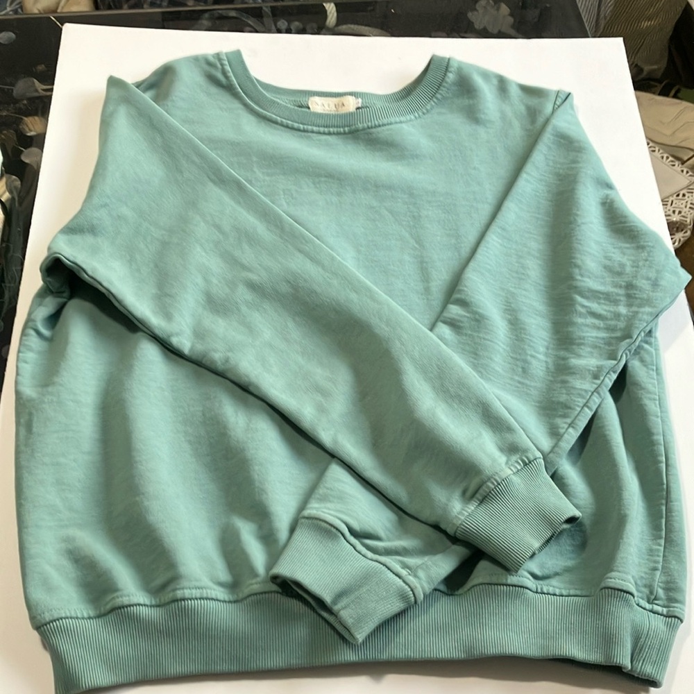 Salua lingerie lounge shirt, size large
